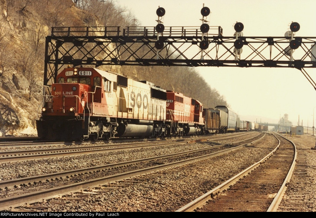 Westbound manifest snakes out of the yard